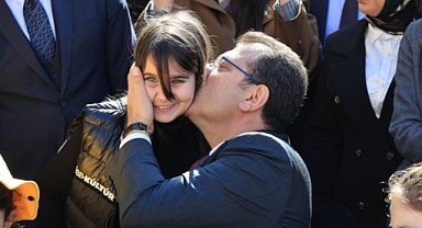 GÜLÜMSETEN TRT DİYALOĞU