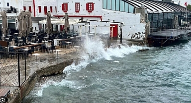 KUVVETLİ FIRTINA BODRUM'U TEHDİT EDİYOR