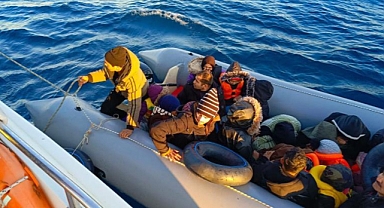 27 DÜZENSİZ GÖÇMEN KURTARILDI