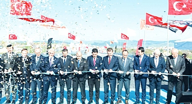 4 KİLOMETRESİ YAPILAN YOLA AÇILIŞ KURDELASI