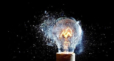 AK PARTİ'DE AMPUL KISA DEVRE YAPIYOR