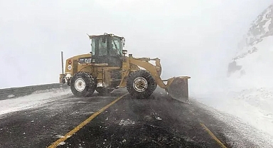 ARDAHAN-ARTVİN KARAYOLUNA ÇIĞ DÜŞTÜ