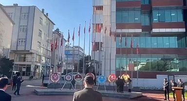 ATATÜRK ANITI'NA ÇELENK KOYMAYI UNUTTULAR