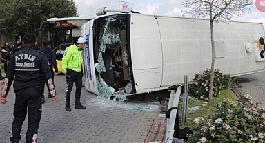 AYDIN'DA YOLCU MİNİBÜSÜ DEVRİLDİ