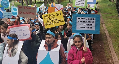 BAŞARILI ÖĞRENCİLERDEN SU YÜRÜYÜŞÜ