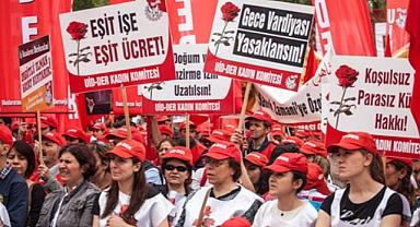 EKONOMİK KRİZ ÖNCE KADINI VURUYOR