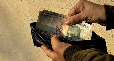 EMEKLİNİN BAYRAM HARÇLIĞI (!) YASALAŞTI