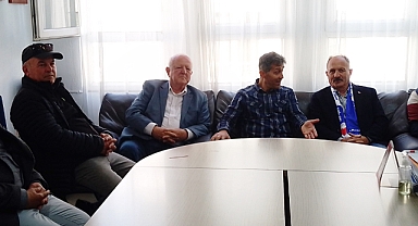 ESKİ TÜFEK DUVARDAN İNDİ SAHADA KOŞUYOR