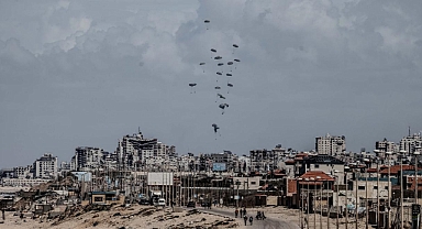 HAVADAN ATILAN YARDIM 18 FİLİSTİNLİYİ ÖLDÜRDÜ