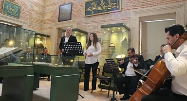 KLASİK TÜRK MÜZİĞİ KONSERİ MEST ETTİ