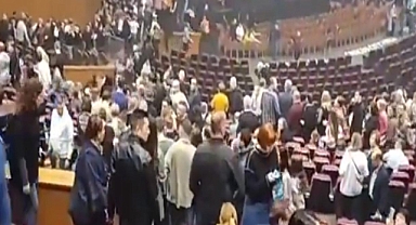 KONSER SALONUNA SİLAHLI BOMBALI SALDIRI