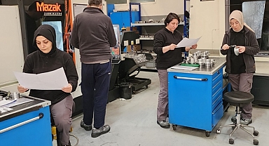 METAL SANAYİNİN ÇELİK GİBİ GÜÇLÜ KADINLARI