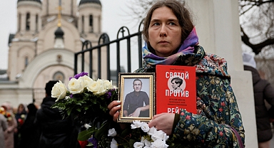 MOSKOVA'DA GERGİN CENAZE TÖRENİ