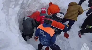 RUSYA'DA ÇIĞ DÜŞTÜ: 2 ÖLÜ VAR