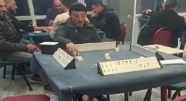 TEK BAŞINA OKEY OYNAYAN ADAMDI