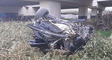 VİYADÜKTEN DÜŞEN ARACIN SÜRÜCÜSÜ ÖLDÜ