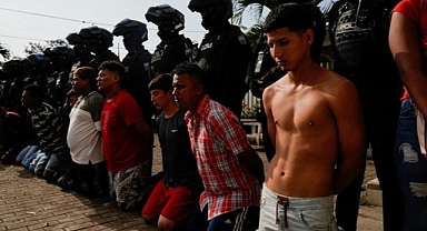 17 KİŞİ ÖLDÜRÜLDÜ