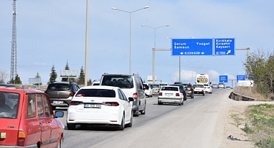 43 İLİN GEÇİŞ GÜZERGAHINDA TRAFİK FELÇ