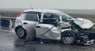 ÇARPIŞAN OTOMOBİLLER 3 CANA MÂL OLDU