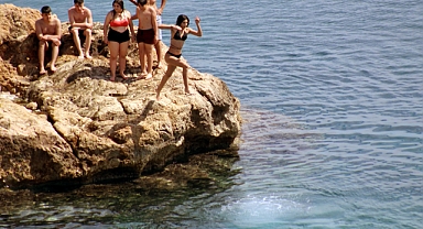 KONYAALTI'NDA 9 GÜNLÜK TATİL YOĞUNLUĞU