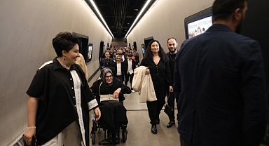 YAŞAMAK İSTİYORUM'UN GALASINDA İZDİHAM