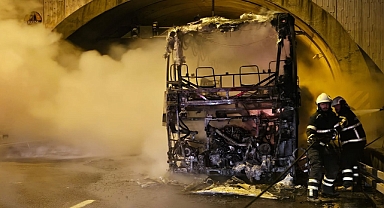 YOLCU OTOBÜSÜ ALEV ALEV YANDI