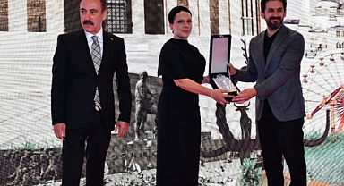 Araştırmacı Yazar Ümmühani Kara'ya Anlamlı Ödül